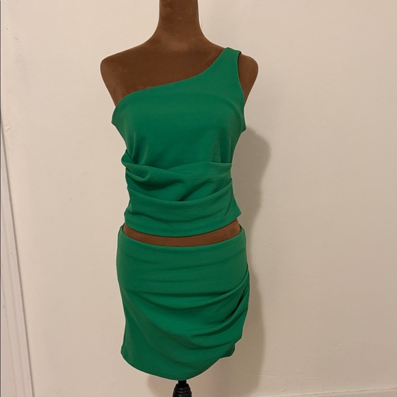 Zara Other - 2 piece Green One-Shoulder Zara outfit